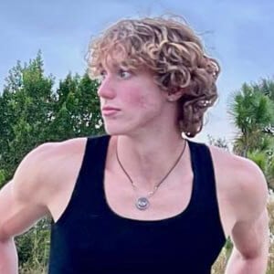 Dakota Izard Profile Picture
