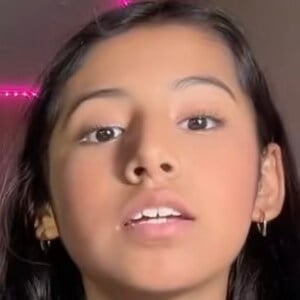 Esme Leos Profile Picture